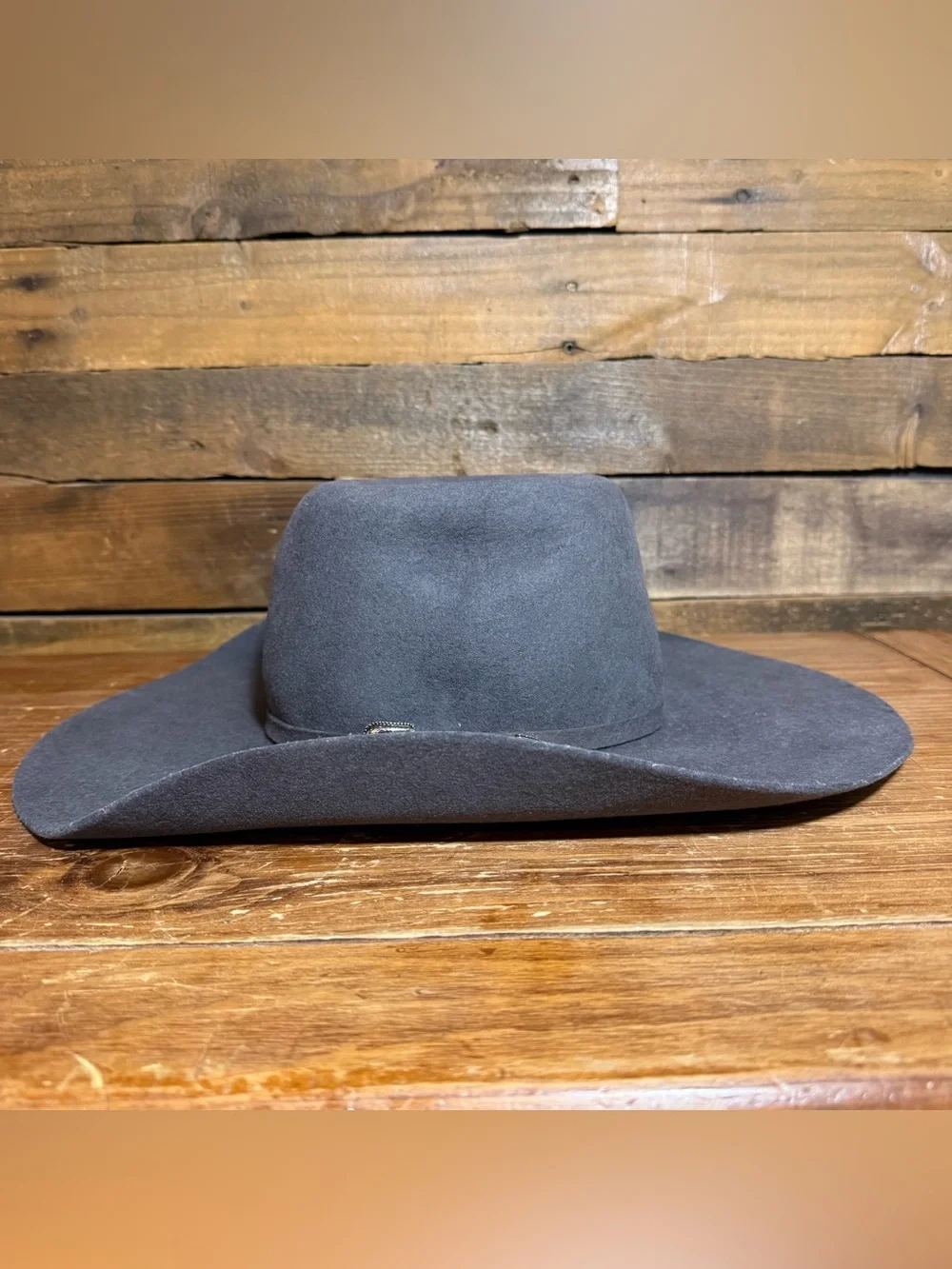 Youth Western Cowboy Hat Gray Felt. Crown is 21” around on the inside. No liner.